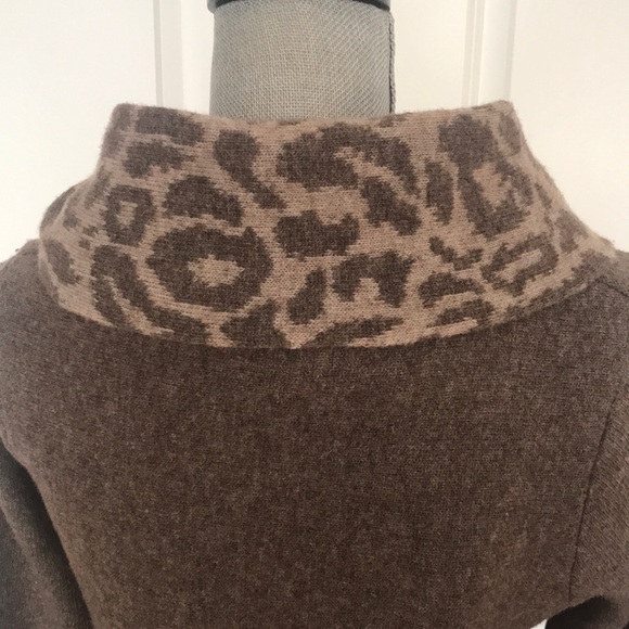 NWOT Chiaramenta Sweater with Leopard collar - Picture 6 of 8
